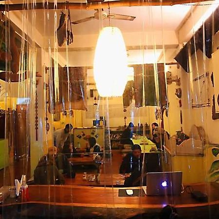 Bona Cafe Restaurant & Sala Guest House Варанаси Экстерьер фото